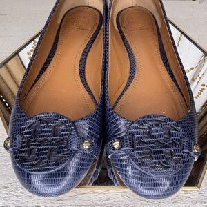 Tory Burch Blue Flats with Woven Toe Detail
Size US 8.5
